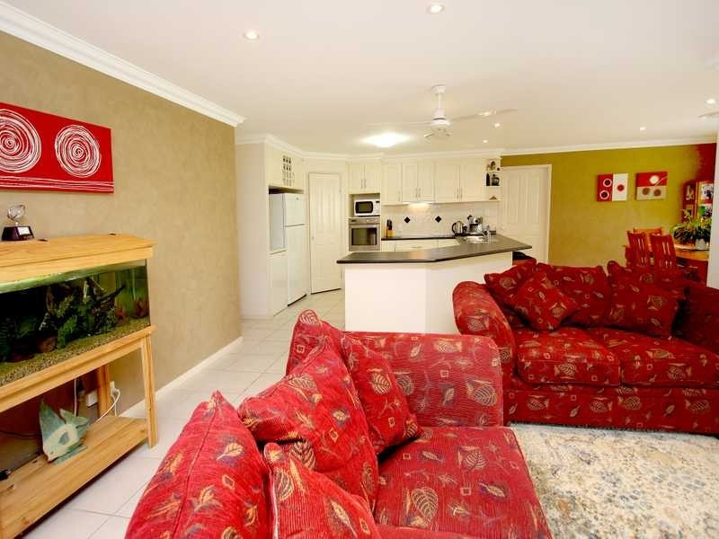 1 Appaloosa Place, Pine Mountain QLD 4306