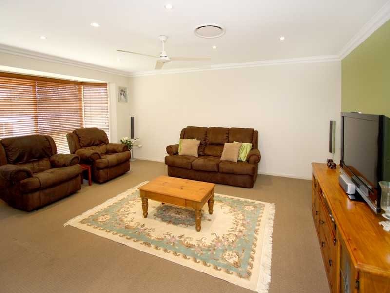 1 Appaloosa Place, Pine Mountain QLD 4306