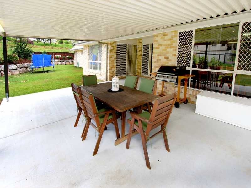 1 Appaloosa Place, Pine Mountain QLD 4306