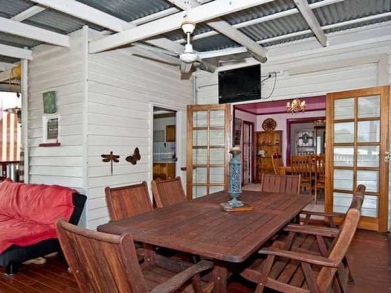 18 Barrett Street, East Ipswich QLD 4305