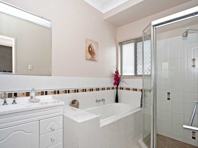 12 McQueen Court, Flinders View QLD 4305