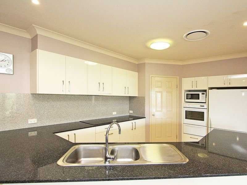 27 Kensington Drive, Flinders View QLD 4305