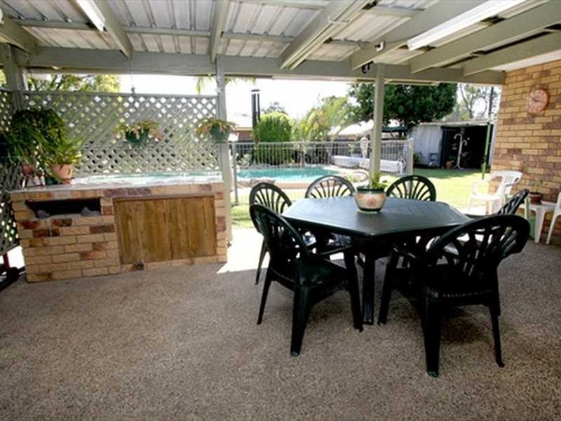 8 Sheppey Place, Yamanto QLD 4305