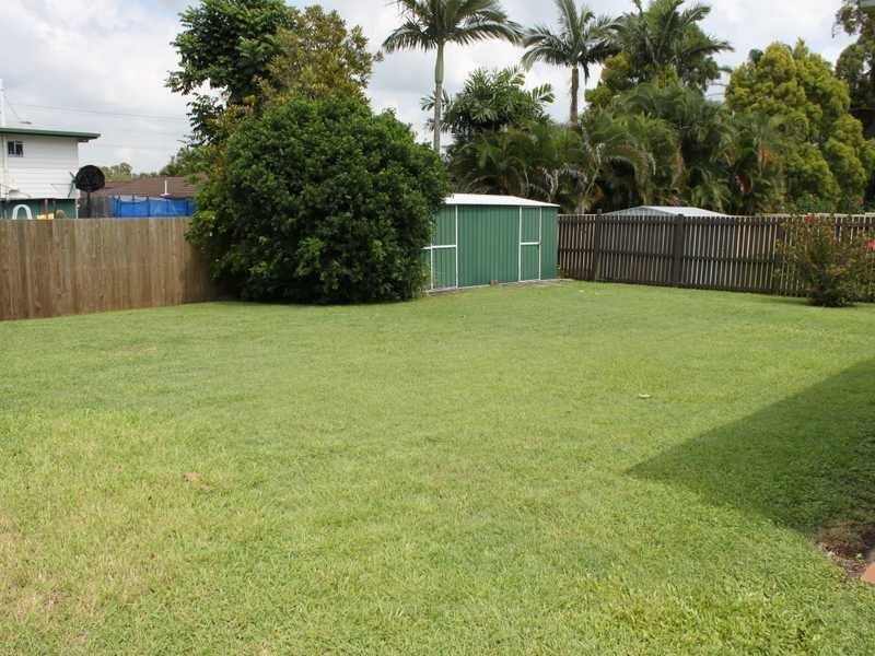 9 Pine Street, Flinders View QLD 4305