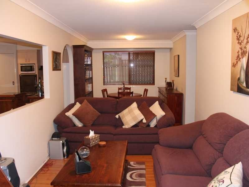 9 Pine Street, Flinders View QLD 4305