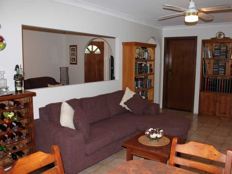 9 Pine Street, Flinders View QLD 4305