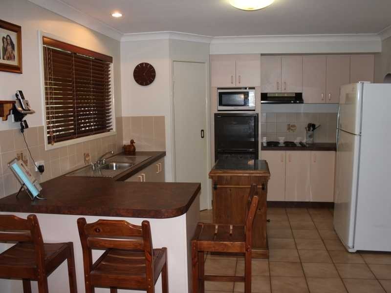9 Pine Street, Flinders View QLD 4305