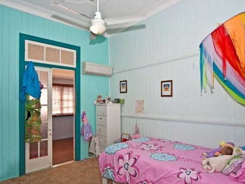 18 Barrett Street, East Ipswich QLD 4305