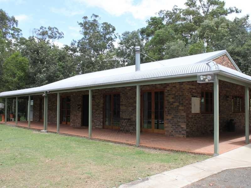 4 Lambton Place, Pine Mountain QLD 4306