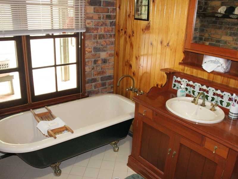 4 Lambton Place, Pine Mountain QLD 4306