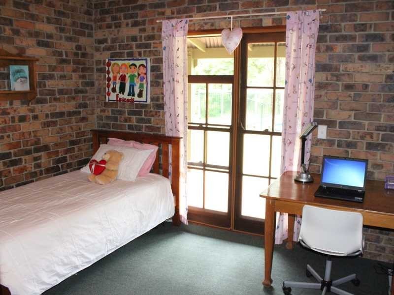 4 Lambton Place, Pine Mountain QLD 4306