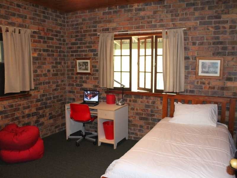 4 Lambton Place, Pine Mountain QLD 4306