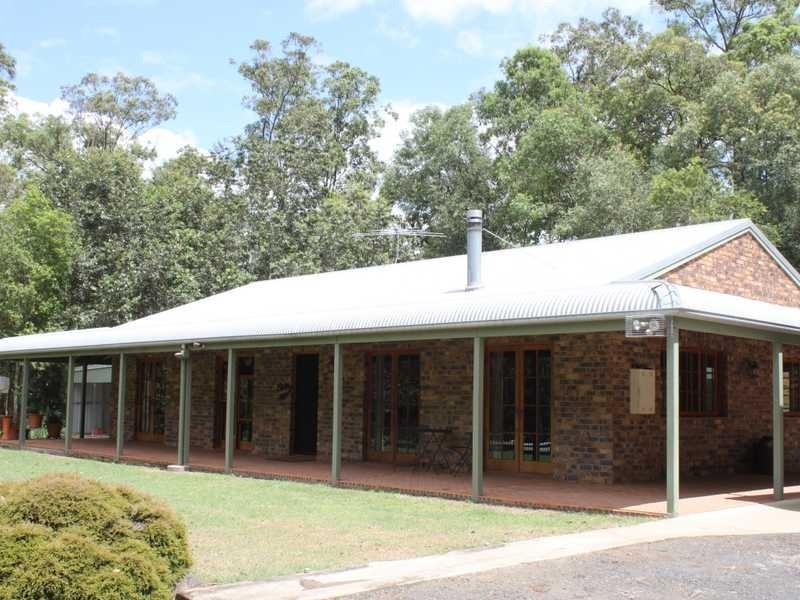 4 Lambton Place, Pine Mountain QLD 4306