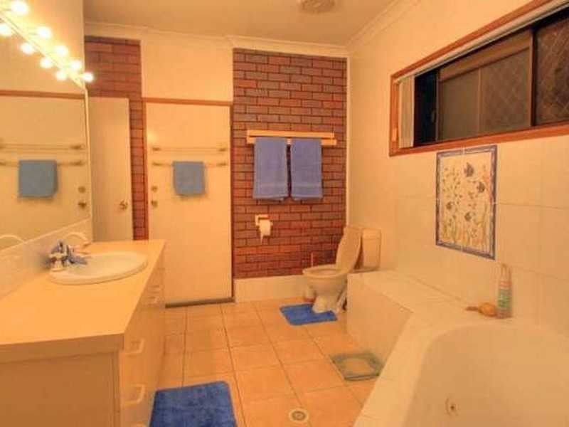 10 Barret Street, Flinders View QLD 4305
