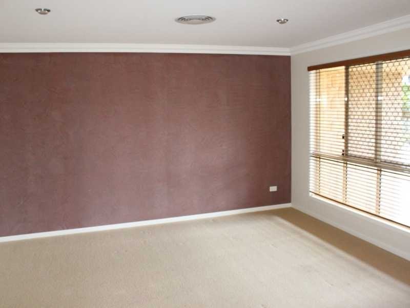 16 Cassinia Place, Flinders View QLD 4305