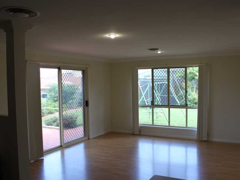 16 Cassinia Place, Flinders View QLD 4305