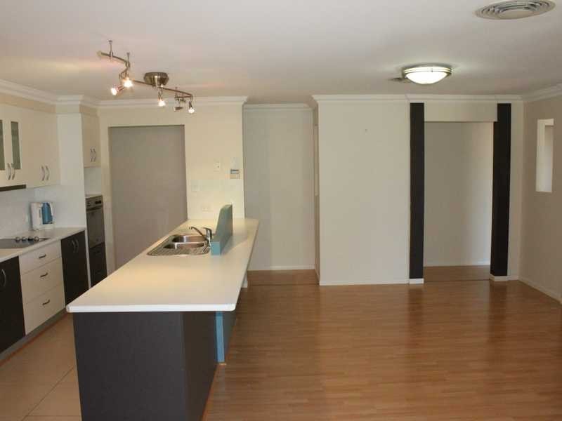 16 Cassinia Place, Flinders View QLD 4305