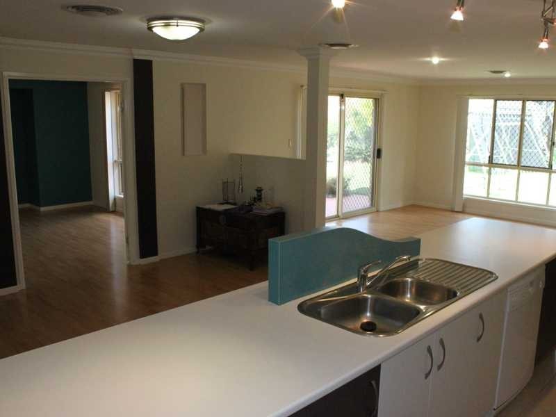 16 Cassinia Place, Flinders View QLD 4305