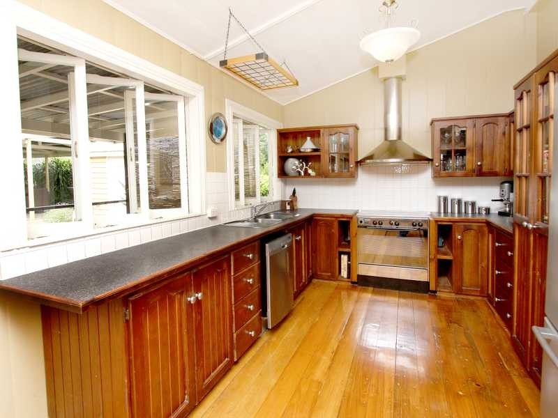 52 Chermside Road, Eastern Heights QLD 4305