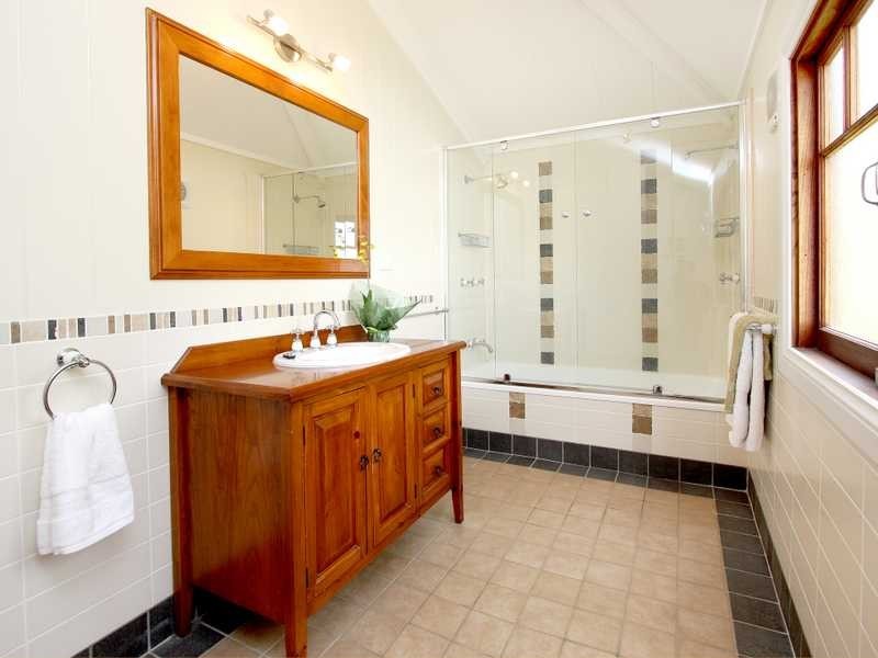 52 Chermside Road, Eastern Heights QLD 4305