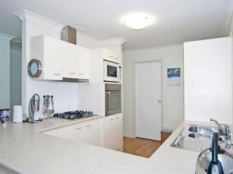 14 Lakewood Court, Flinders View QLD 4305