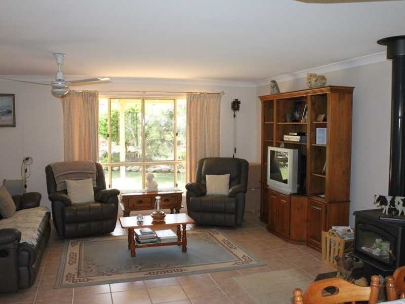 60 Buckingham Court, Mount Hallen QLD 4312