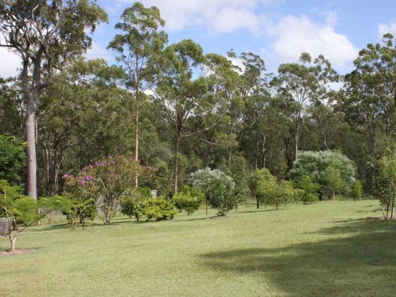 60 Buckingham Court, Mount Hallen QLD 4312