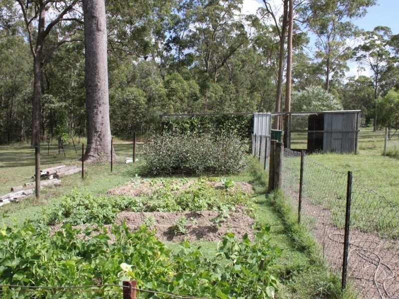 60 Buckingham Court, Mount Hallen QLD 4312