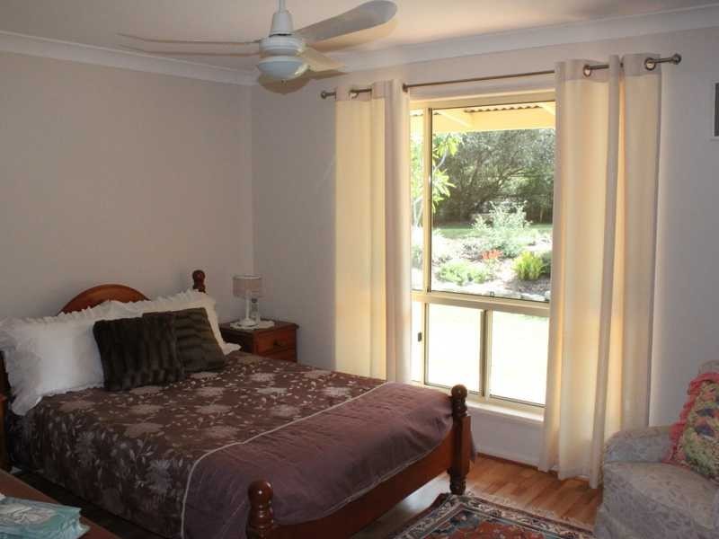 60 Buckingham Court, Mount Hallen QLD 4312