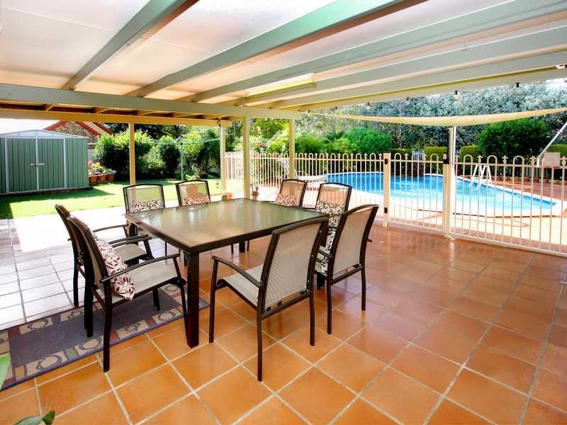 5 Sheppey Place, Yamanto QLD 4305