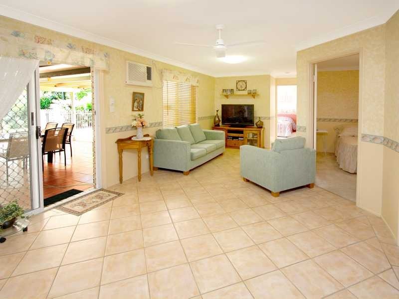 5 Sheppey Place, Yamanto QLD 4305