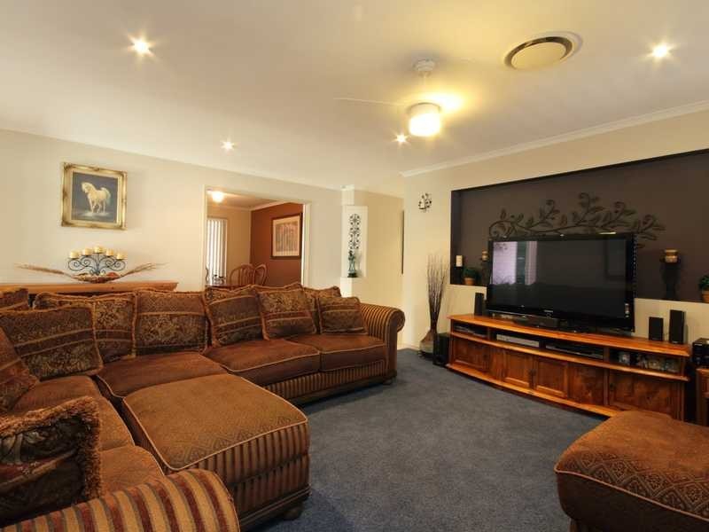 74 Kensington Drive, Flinders View QLD 4305