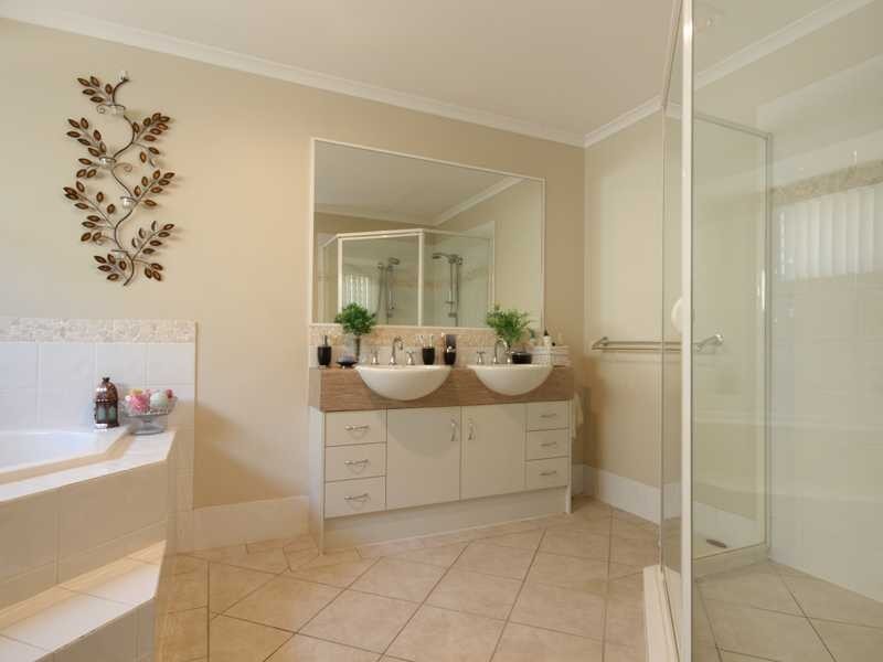 74 Kensington Drive, Flinders View QLD 4305