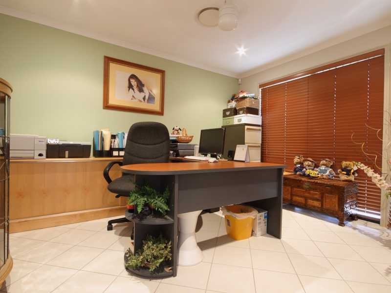 74 Kensington Drive, Flinders View QLD 4305
