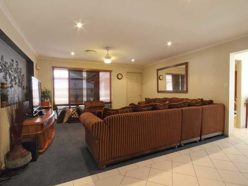 74 Kensington Drive, Flinders View QLD 4305