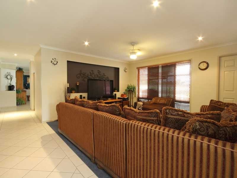 74 Kensington Drive, Flinders View QLD 4305