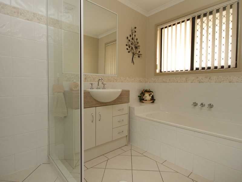 74 Kensington Drive, Flinders View QLD 4305