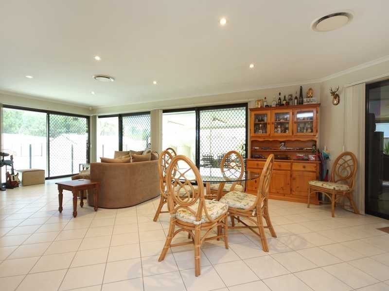 74 Kensington Drive, Flinders View QLD 4305
