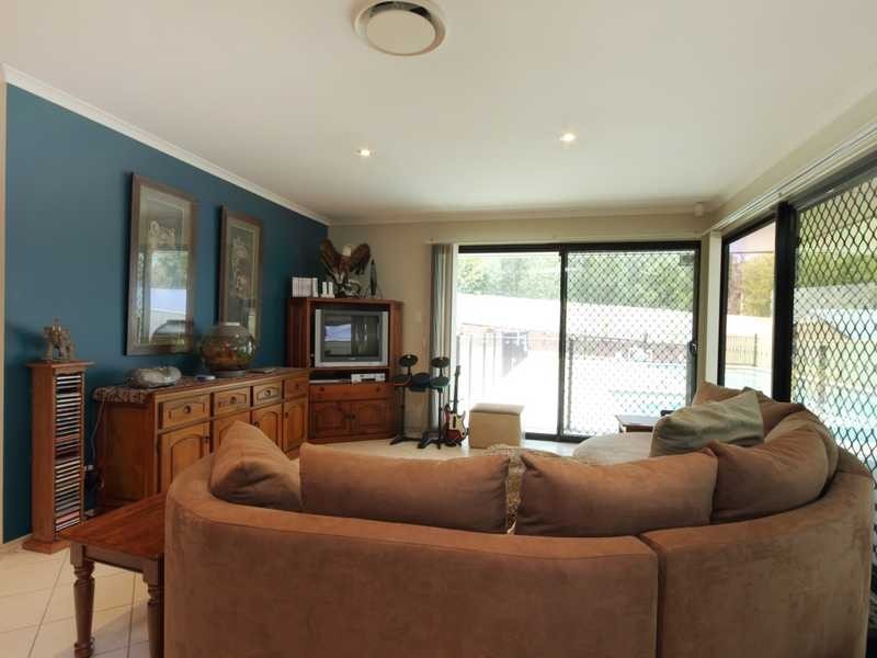 74 Kensington Drive, Flinders View QLD 4305