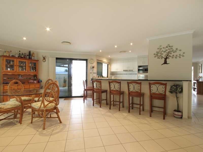 74 Kensington Drive, Flinders View QLD 4305