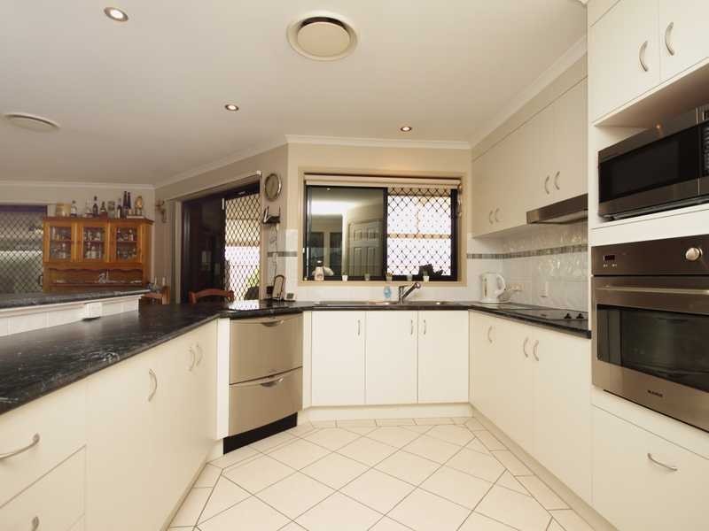 74 Kensington Drive, Flinders View QLD 4305
