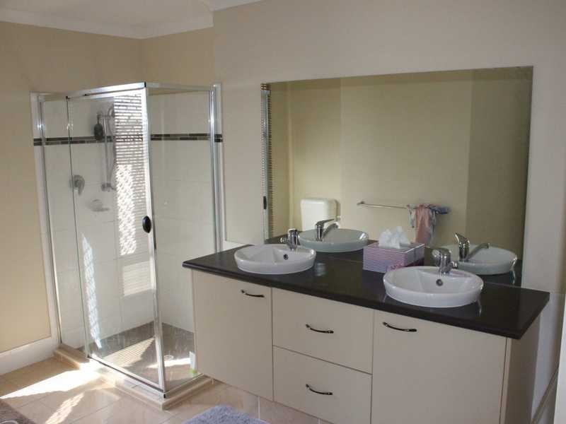 14 Alexandra Close, Flinders View QLD 4305