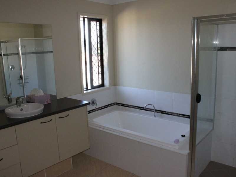 14 Alexandra Close, Flinders View QLD 4305