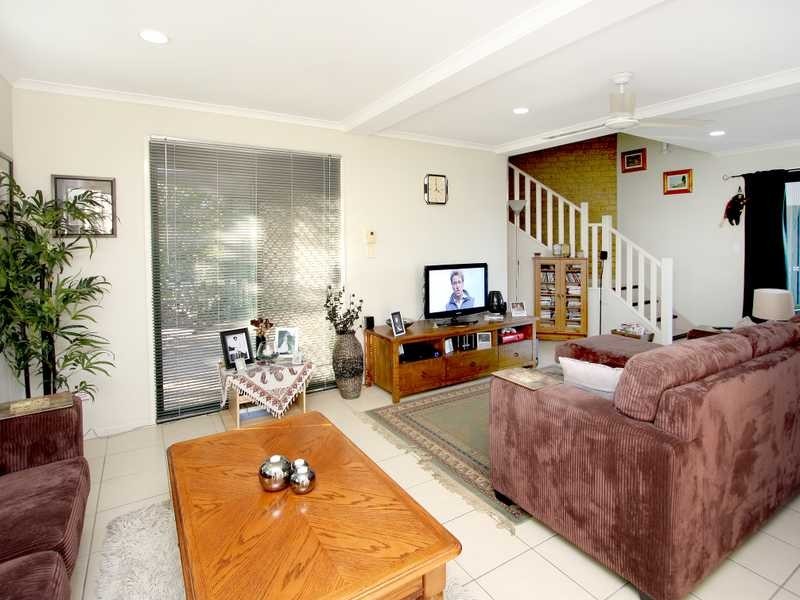 Unit 2/4 Toft Drive, Raceview QLD 4305