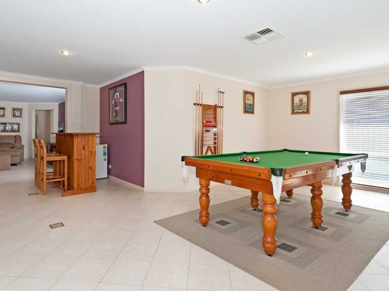2 Bentley Court, Flinders View QLD 4305
