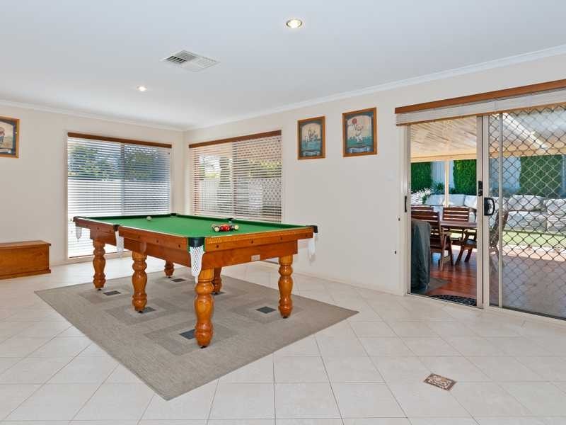 2 Bentley Court, Flinders View QLD 4305