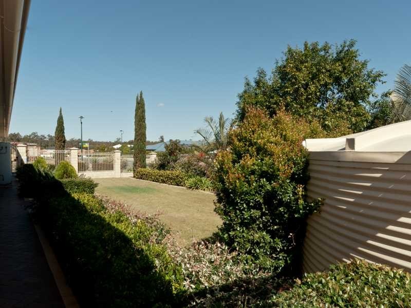 2 Bentley Court, Flinders View QLD 4305
