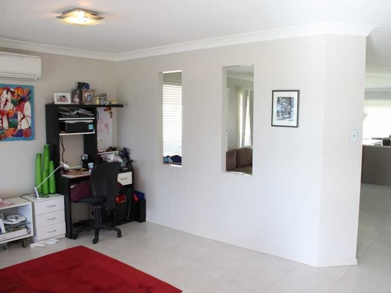 4 Pinkwood Court, Yamanto QLD 4305