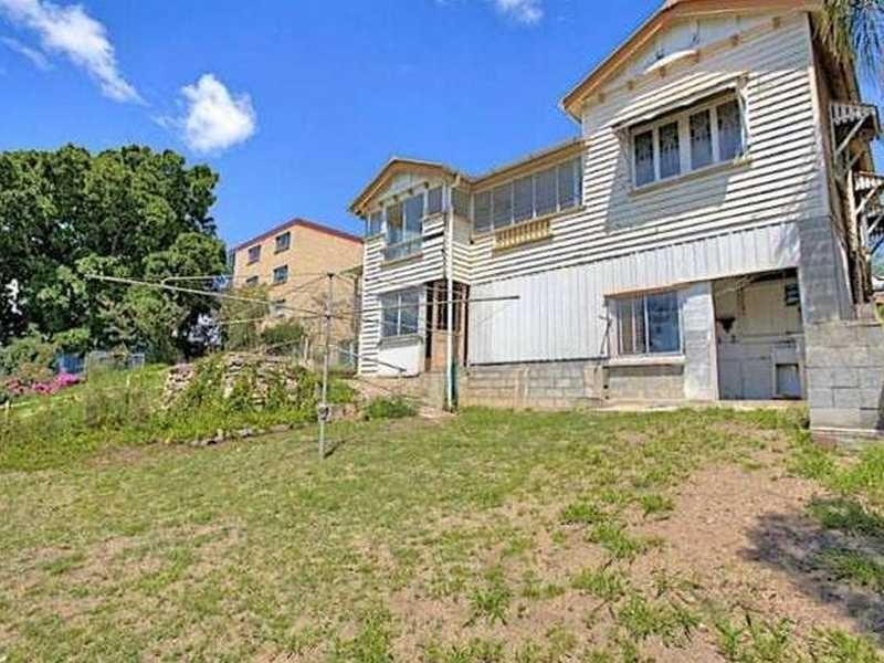 11 Chelmsford Avenue, Ipswich QLD 4305