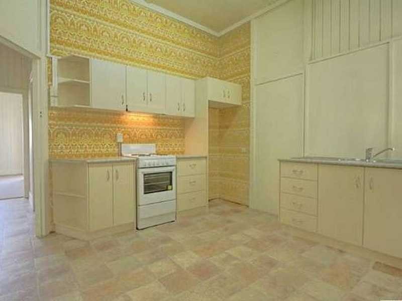 11 Chelmsford Avenue, Ipswich QLD 4305